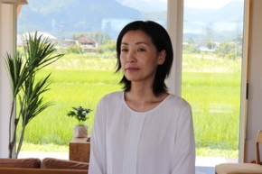 小野澤　芳江